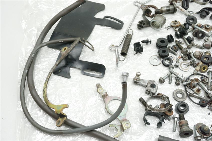HONDA VT 750 C2 SHADOW RC44 TORNILLOS Y PIEZAS PEQUEÑAS