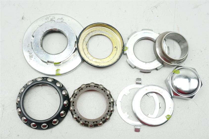 HONDA XL 1000 SD02 VARADERO TUERCA DE BLOQUEO DE LA DIRECCIÓN, PUENTE DE HORQUILLA