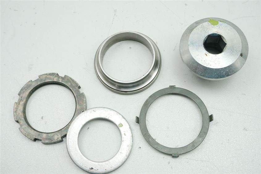 KAWASAKI ER-6 N ER650A SCHRAUBE LENKKOPF GABELBRÜCKE