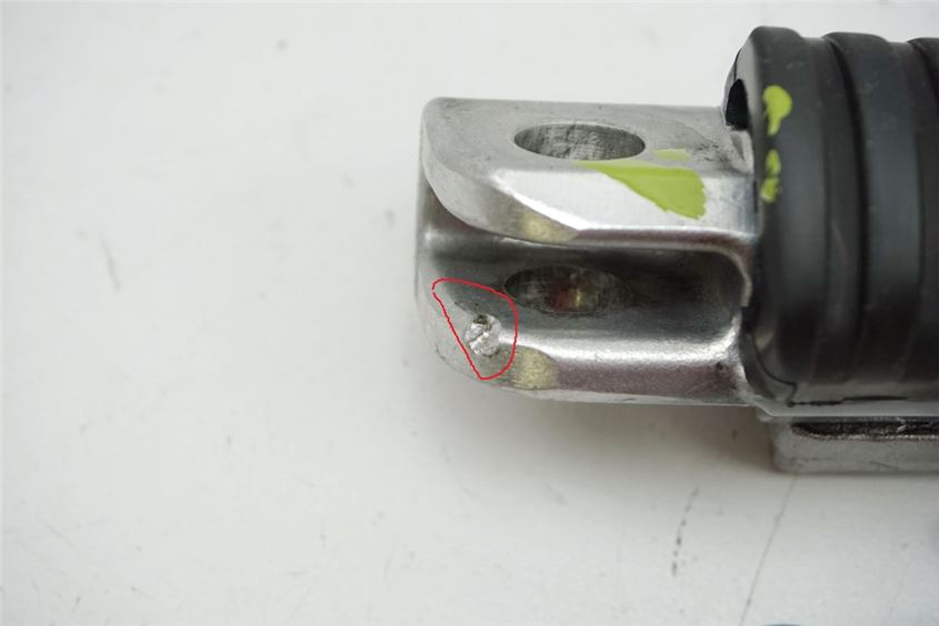 KAWASAKI Z 750 ZR750L FOOTREST RIDER RIGHT