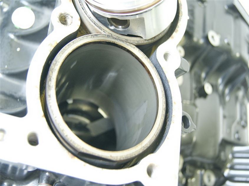 TRIUMPH TIGER 955i 709EN MOTORGEHÄUSE MOTOR KOLBEN CRANKCASE