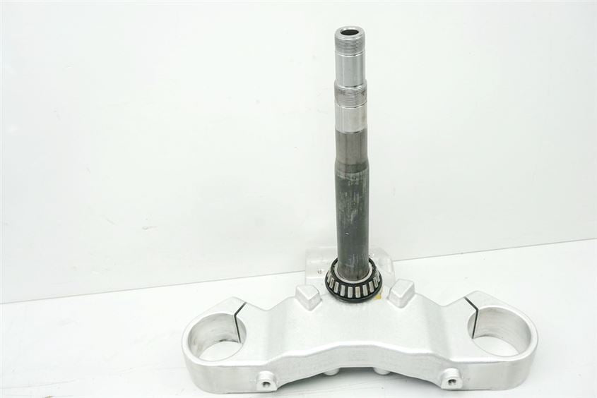 SUZUKI M 1500 VZ INTRUDER WVCU LOWER TRIPLE TREE FORK