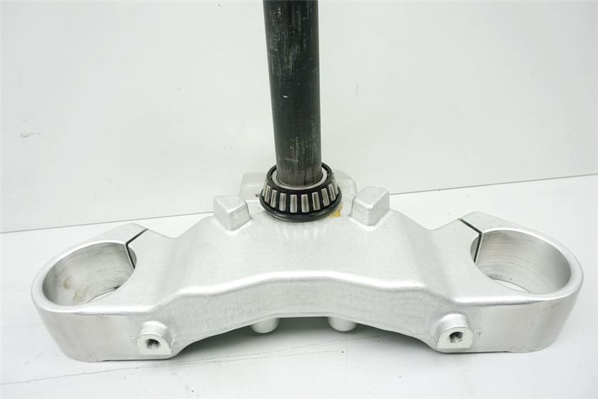 SUZUKI M 1500 VZ INTRUDER WVCU LOWER TRIPLE TREE FORK