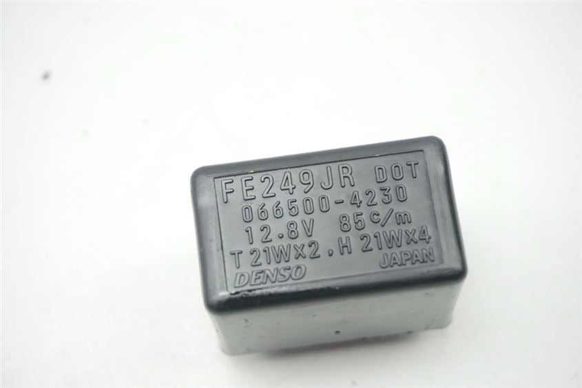 SUZUKI M 1500 VZ INTRUDER WVCU BLINKRELAIS BLINKERRELAIS BLINKGEBER