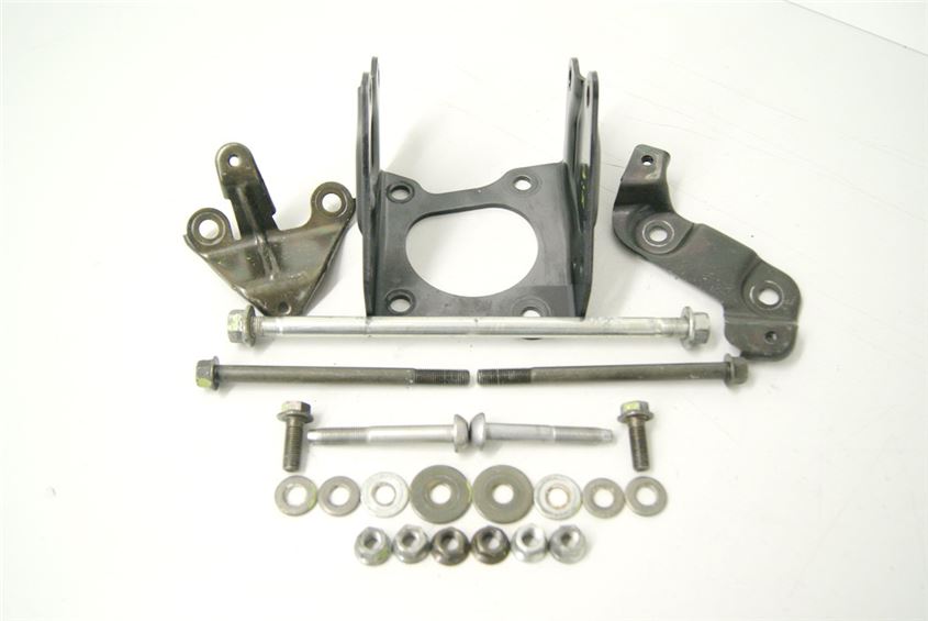 YAMAHA XV 535 VIRAGO ENGINE MOUNT BRACKET ENGINE AXLE BOLT
