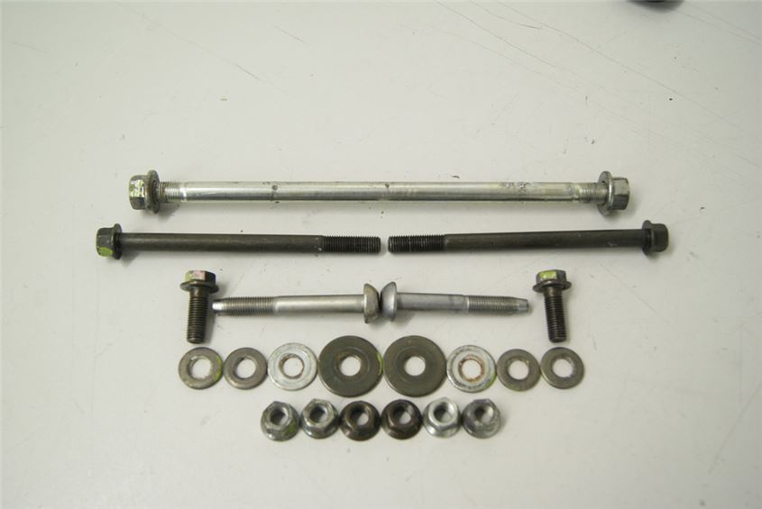YAMAHA XV 535 VIRAGO ENGINE MOUNT BRACKET ENGINE AXLE BOLT