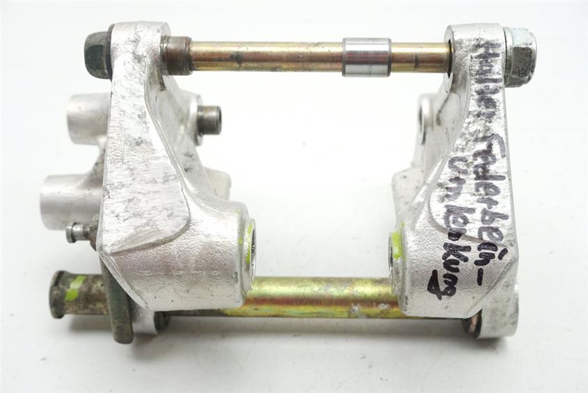 HONDA CBR 600 PC35 HALTERUNG UMLENKUNG SCHWINGE MOTOR 99-00