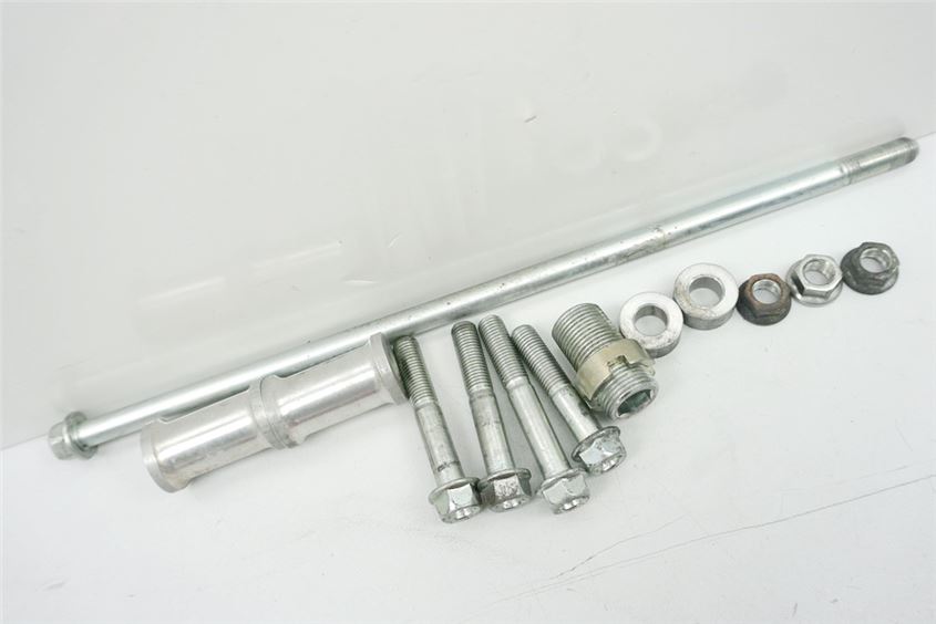 HONDA CBR 600 PC35 HALTERUNG HALTER MOTOR ACHSE DISTANZEN 99-00