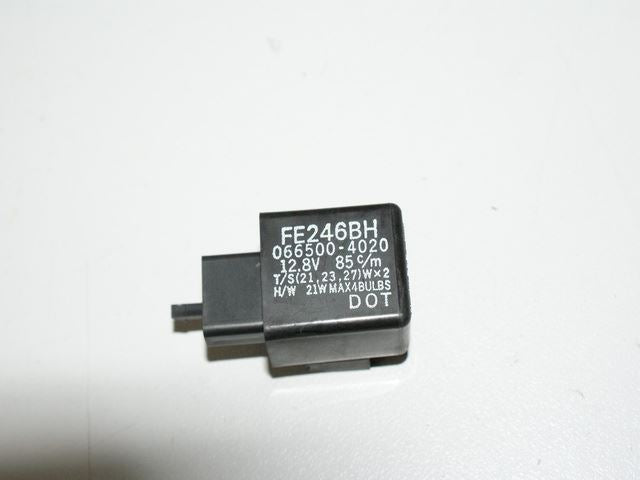 HONDA FES 125 JF12 PANTHEON RELÉ INTERMITENTE