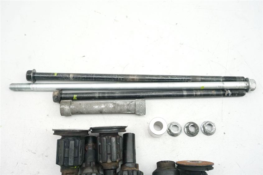 SUZUKI AN 650 ABS WVBU BURGMAN MOUNT ENGINE AXLE BOLTS RUBBERS SPACERS
