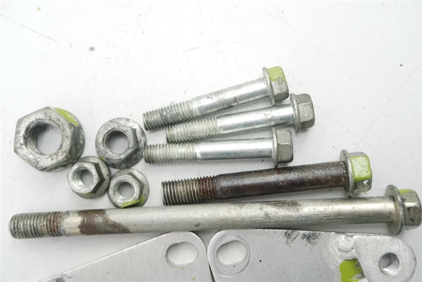 KAWASAKI KLR 600 KL600 A HALTERUNG MOTOR SCHRAUBEN HALTEPLATTE BOLZEN