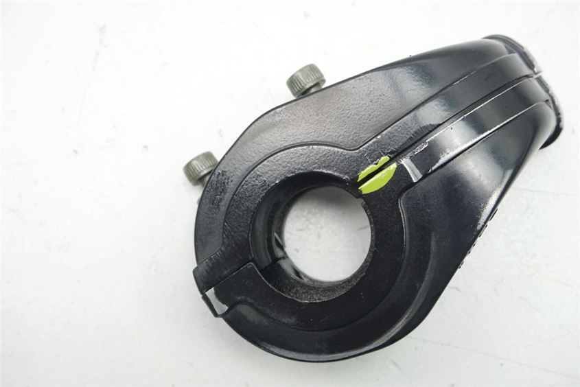 YAMAHA TDM 900 RN08 THROTTLE GRIP PULLEY HOLDER
