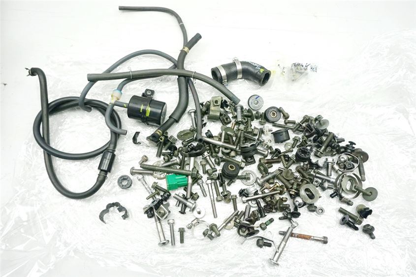 YAMAHA TDM 900 RN08 SCREWS & SMALL PARTS