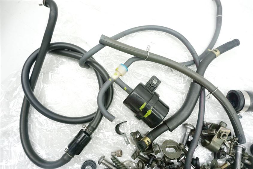 YAMAHA TDM 900 RN08 SCREWS & SMALL PARTS