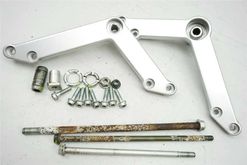 SUZUKI DL 650 V-STROM WVB1 ENGINE MOUNT MOTOR MOUNT AXLE BOLT SPACERS