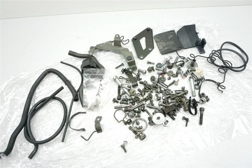 SUZUKI DL 650 V-STROM WVB1 SCREWS & SMALL PARTS