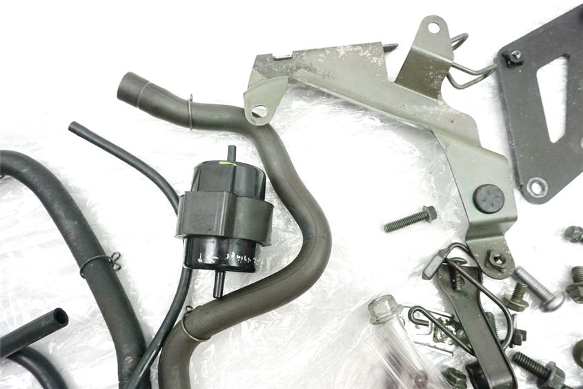 SUZUKI DL 650 V-STROM WVB1 SCHRAUBEN & KLEINTEILE