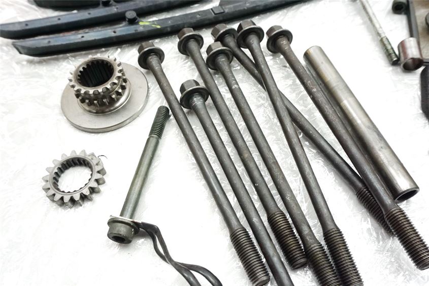 SUZUKI DL 650 V-STROM WVB1 SCHRAUBEN & KLEINTEILE - MOTOR