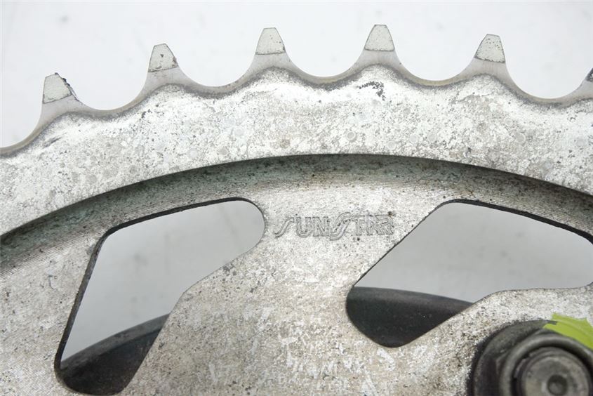 YAMAHA YZF 600 4TV THUNDERCAT SPROCKET CARRIER PINION MOUNT