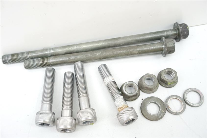 YAMAHA YZF 600 4TV THUNDERCAT ENGINE MOUNT AXLE BOLTS