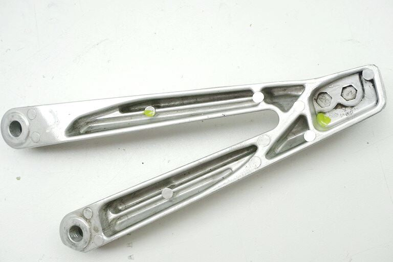 HONDA CBR 1000 RR SC57 PASSENGER FOOTREST HANGER LEFT FOOTREST PLATE 04-07