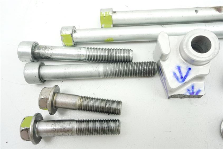 HONDA CBR 1000 RR SC57 SOPORTE SOPORTES MOTOR EJE ESPACIADORES