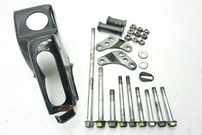 SOPORTE MOTOR EJE TORNILLOS HONDA CLR 125 JD18 CITYFLY