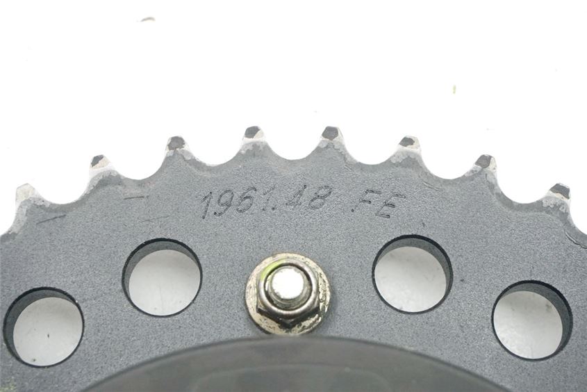TRIUMPH SPEED TRIPLE 885 i T509 SPROCKET CARRIER HUB SWING ARM