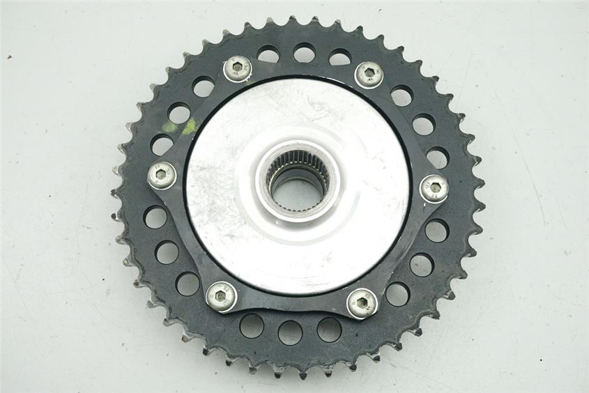 TRIUMPH SPEED TRIPLE 885 i T509 SPROCKET CARRIER HUB SWING ARM