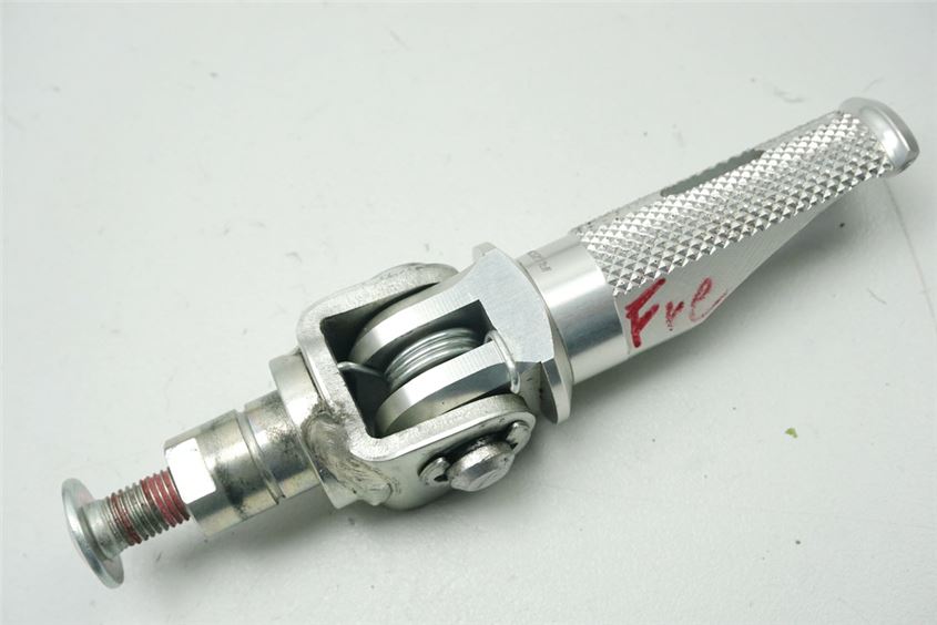 KAWASAKI Z 750 ZR750L FOOT PEG RIDER RIGHT RIZOMA FOOTREST