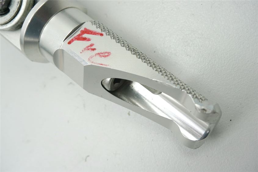 KAWASAKI Z 750 ZR750L FOOT PEG RIDER RIGHT RIZOMA FOOTREST