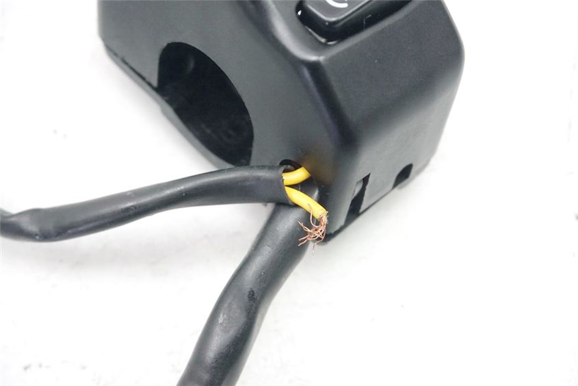 TRIUMPH SPEED TRIPLE 885 i T509 INTERRUPTOR DERECHO DEL MANILLAR