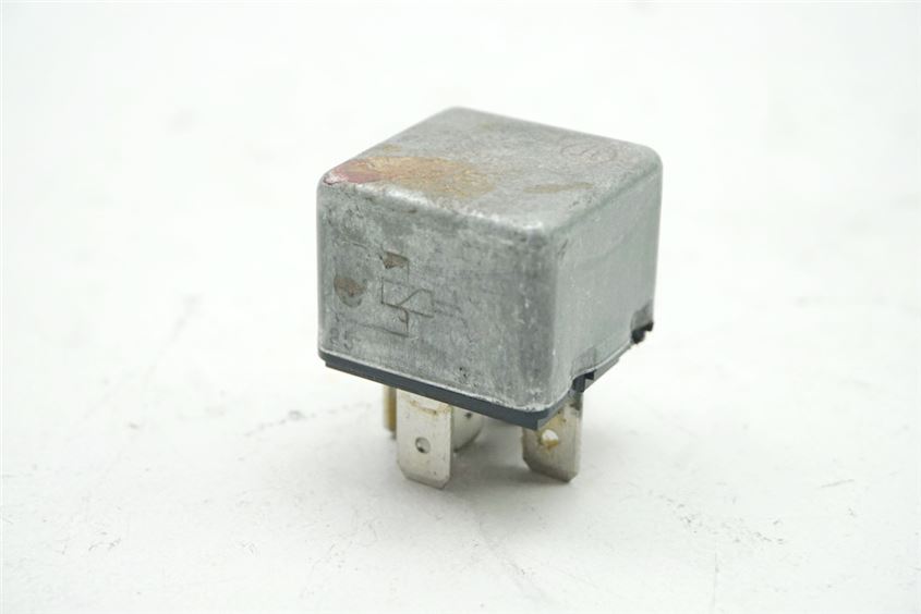 TRIUMPH SPEED TRIPLE 885 i T509 RELAY BOSCH 30A
