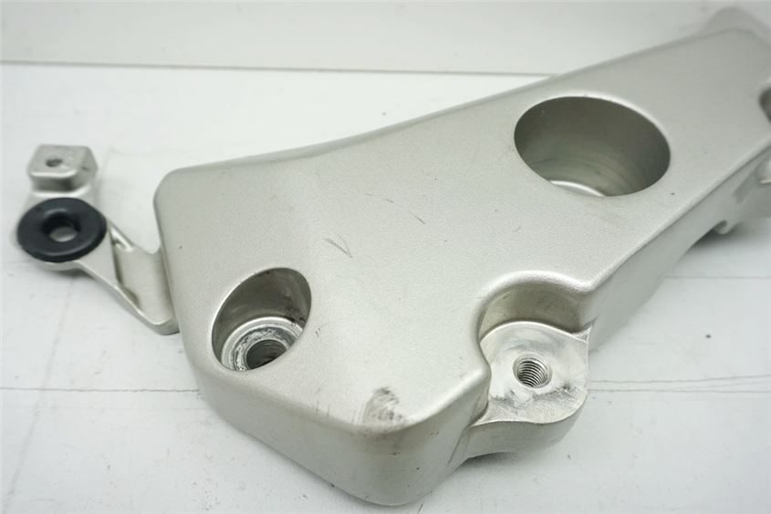HONDA CBF 600 S ABS PC38 GRUNDPLATTE FUßRASTENTRÄGER RECHTS HALTER
