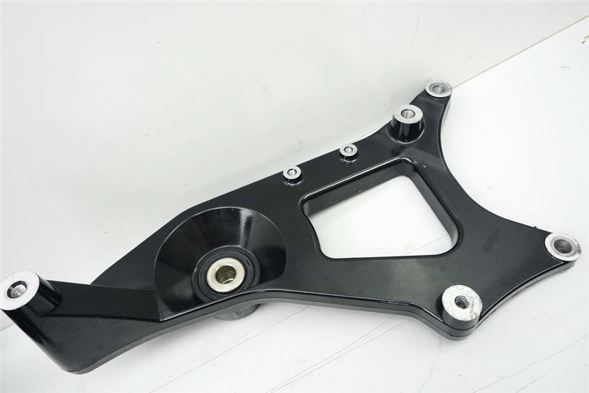 YAMAHA XC 125 SE42 VITY SWINGARM ENGINE MOUNT