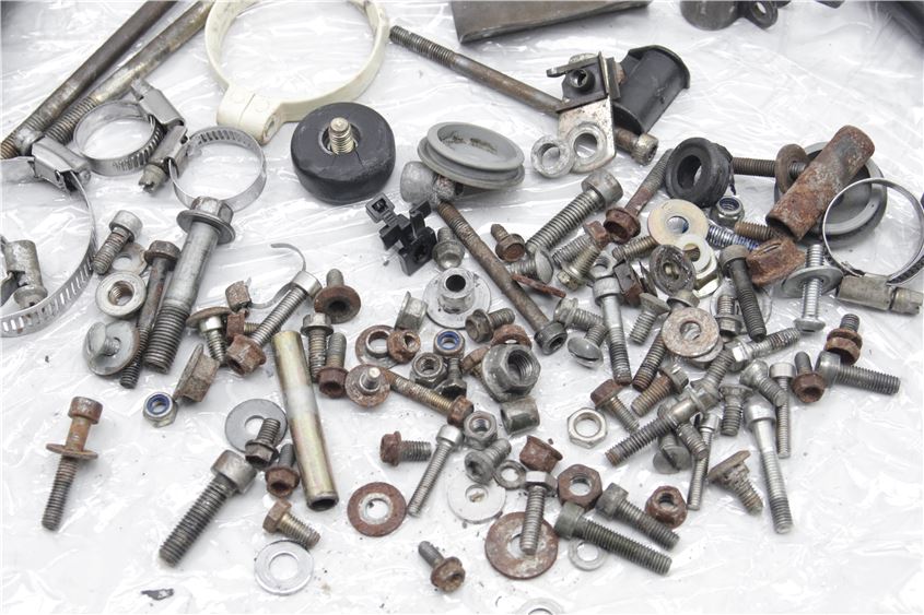 HUSQVARNA TE 610 8AE TORNILLOS Y PIEZAS PEQUEÑAS
