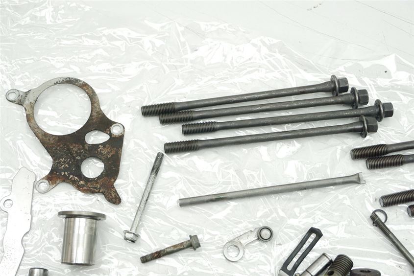 SUZUKI SV 650 S WVBY TORNILLOS Y PIEZAS PEQUEÑAS - MOTOR