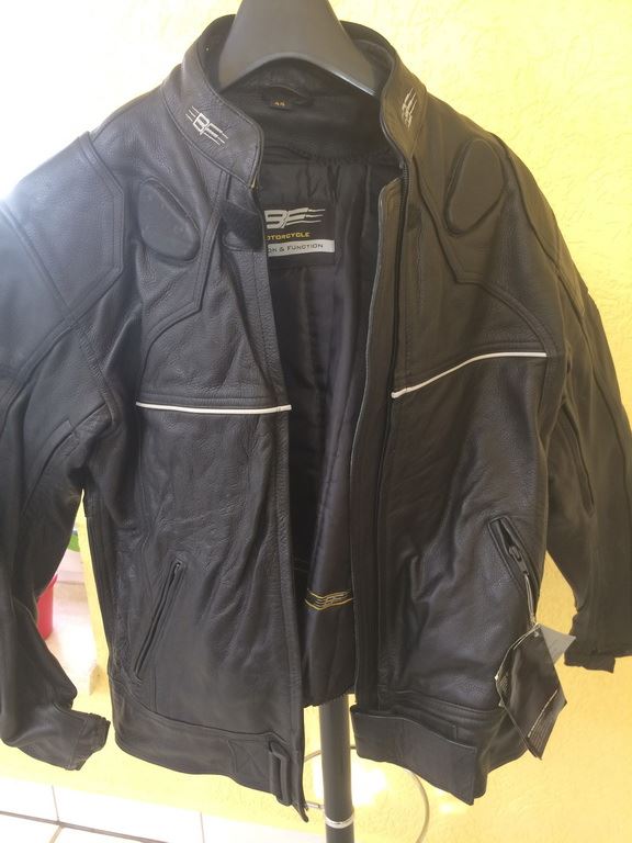 MOTORCYCLE LEATHER JACKET - WOMEN - AS NEW - SIZE 44