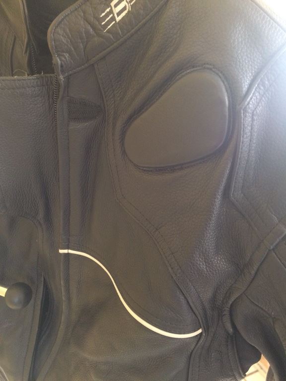MOTORRADJACKE - MOTORRADLEDERJACKE - NEUWERTIG - GRÖßE 38