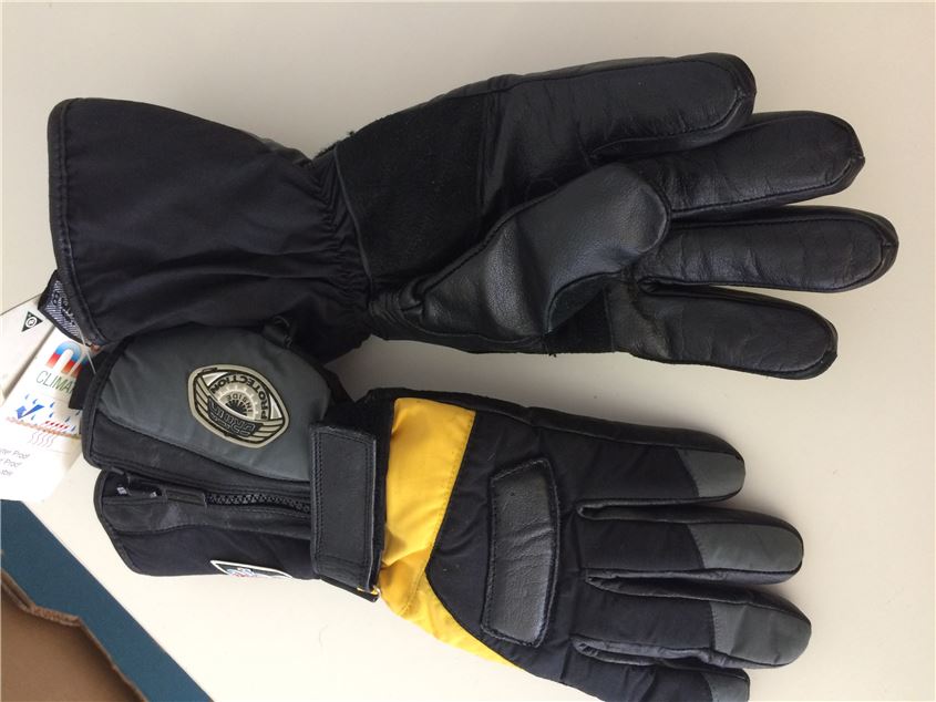 MOTORCYCLE GLOVES - ORINA - SIZE 8 - AS NEW