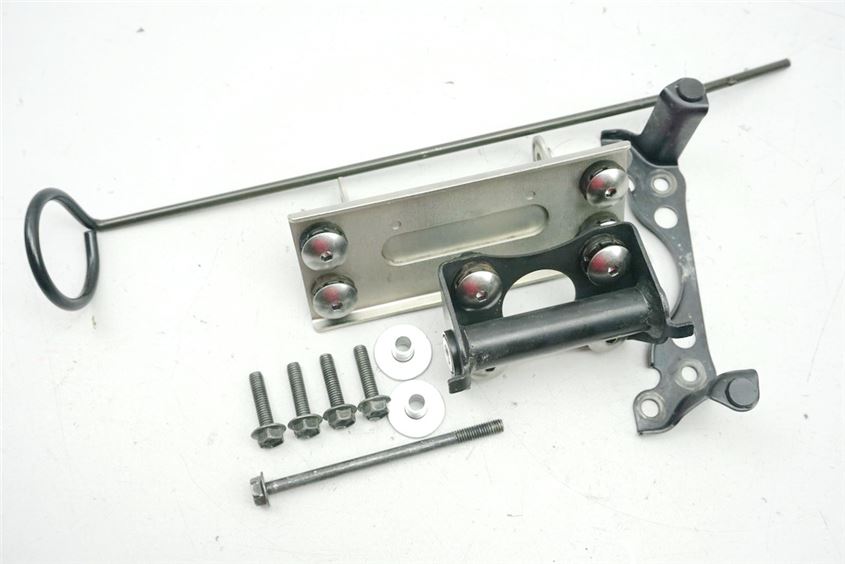 SUZUKI GSR 600 ABS WVB9 TANKHALTER HALTERUNG TANK BEFESTIGUNG