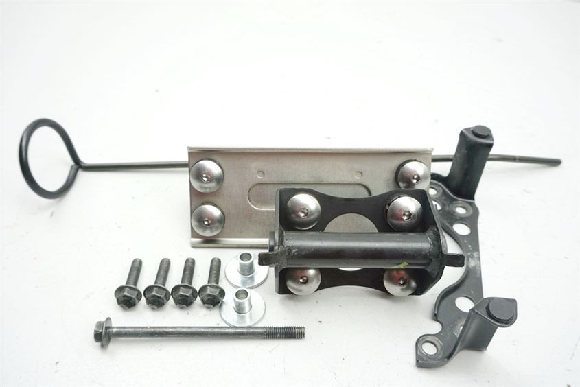 SUZUKI GSR 600 ABS WVB9 TANKHALTER HALTERUNG TANK BEFESTIGUNG