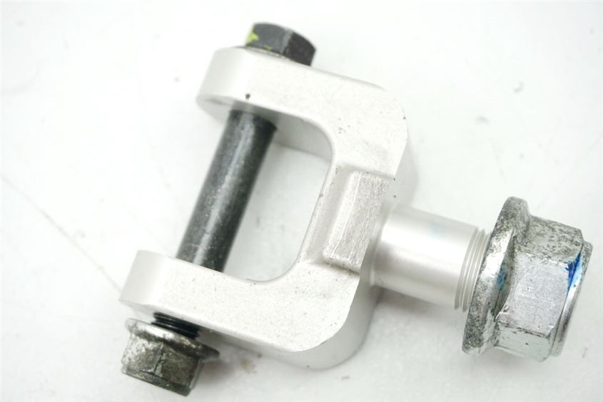 SOPORTE AMORTIGUADOR SUPERIOR YAMAHA YZF R1 RN22 RN221