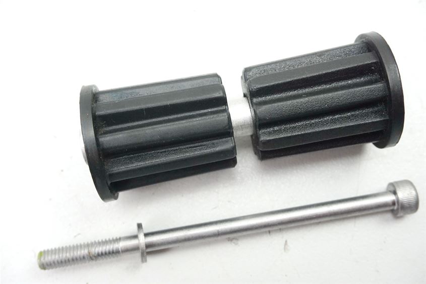 YAMAHA YZF R1 RN22 RN221 SOPORTE DEPÓSITO TRASERO GOMAS FIJACIÓN