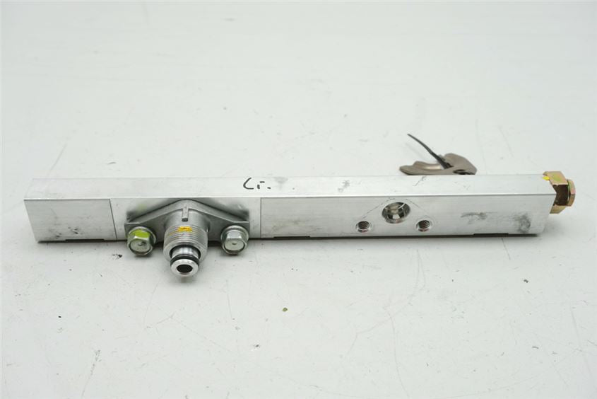 HONDA GL 1800 SC47 A ABS GOLDWING INJECTION RAIL LEFT BRACKET INJECTORS