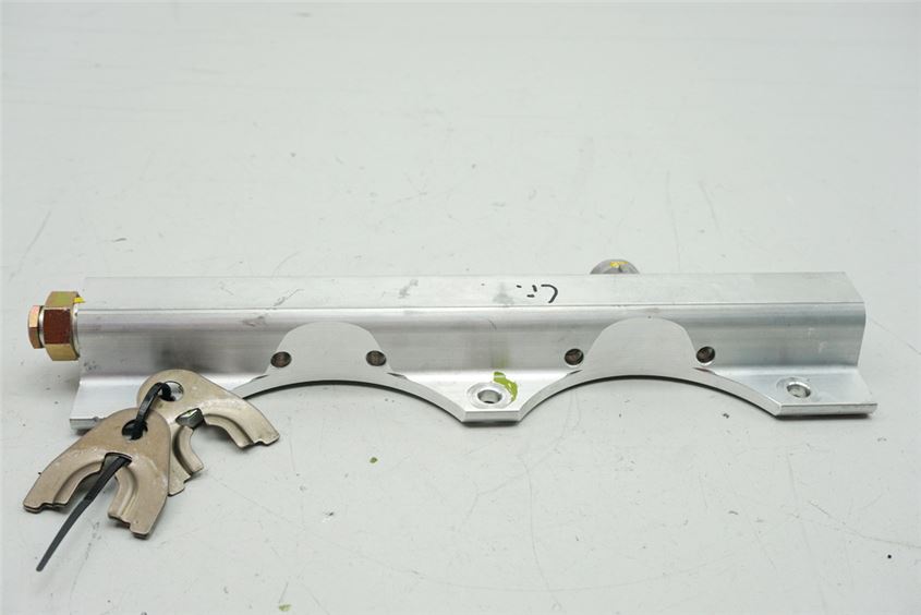 HONDA GL 1800 SC47 A ABS GOLDWING INJECTION RAIL LEFT BRACKET INJECTORS