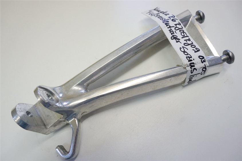 YAMAHA R6 RJ05/ RJ09 FUßRASTENTRÄGER SOZIUS LINKS FOOTREST