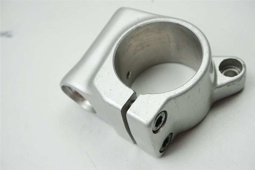YAMAHA YZF 600 4TV THUNDERCAT MOUNT CLAMP HANDLEBAR STUB LEFT HANDLEBAR