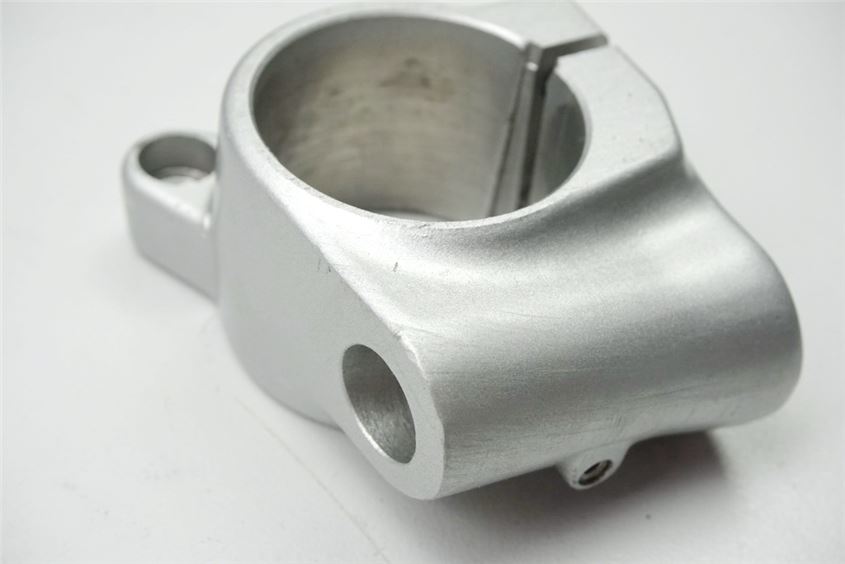 YAMAHA YZF 600 4TV THUNDERCAT MOUNT CLAMP HANDLEBAR STUB LEFT HANDLEBAR