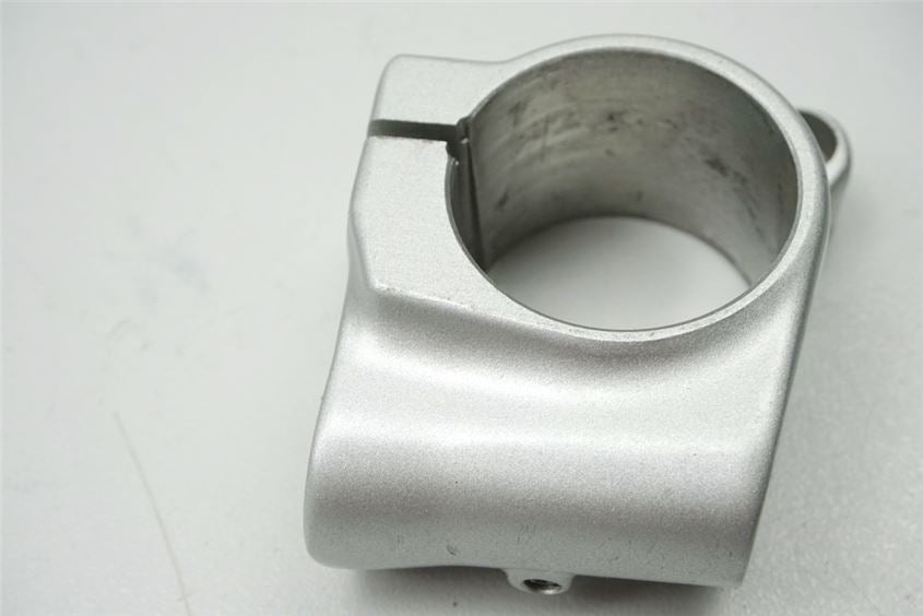 YAMAHA YZF 600 4TV THUNDERCAT MOUNT CLAMP HANDLEBAR STUB RIGHT HANDLEBAR